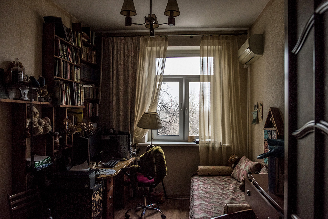 A home office in a Soviet Khrushchyovka apartment building. r/CozyPlaces